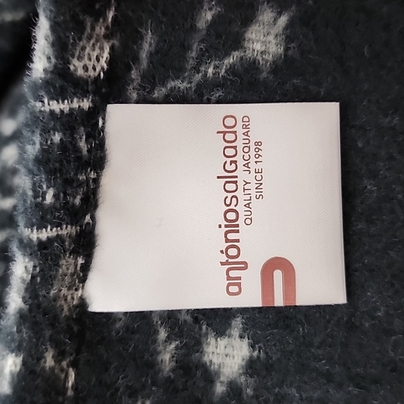 Antonio Salgado  Throw Blanket Grey Black Knit Cotton Blend 50" X 63" Snowflakes - Picture 11 of 12